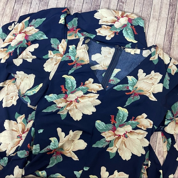 Navy floral jumper size medium - Picture 2 of 4